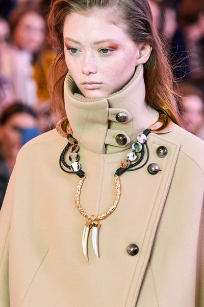 Look 37